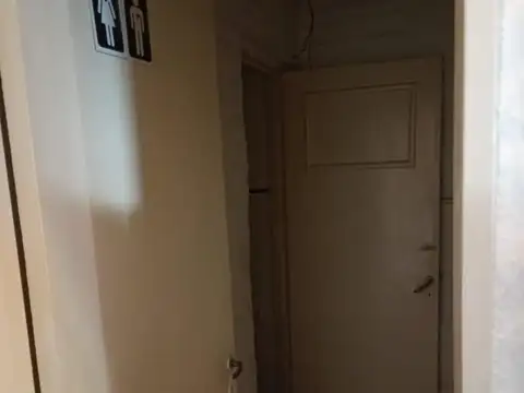 Casa con local en Alberdi a 2 cuadras de Plaza Colon esquina