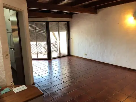 V. Lopez. Av Maipu y Malaver Depto 3 amb en duplex 2 baños COCHERA