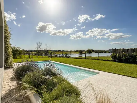 Casa en Venta en El Cantón - Barrio Golf, USD 460.000