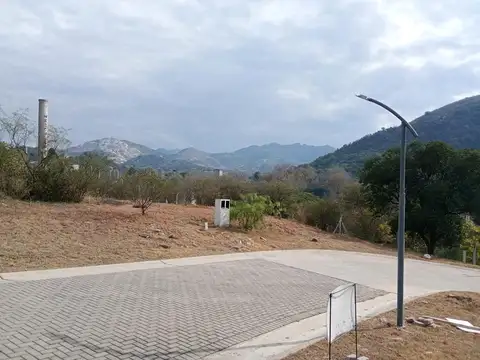 Terreno en Venta 25  mts Fondo