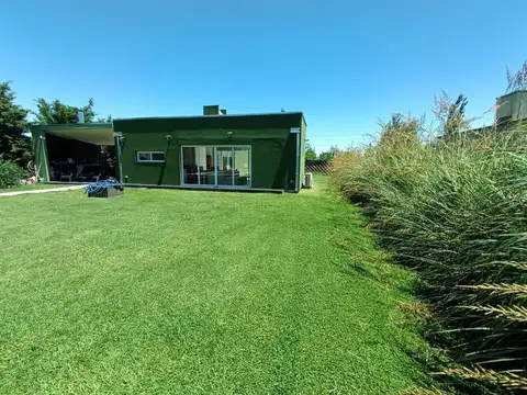 Casa en VENTA . Cuenta con 1 Dormitorio , Verde, Pileta