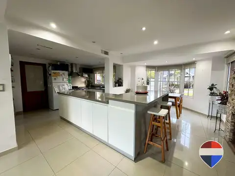 CASA 6 AMBIENTES EN VENTA EN CANNING CON PILETA