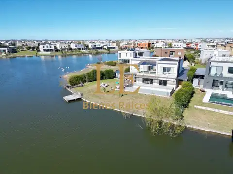 Casa en Venta en El Canton, USD 450.000