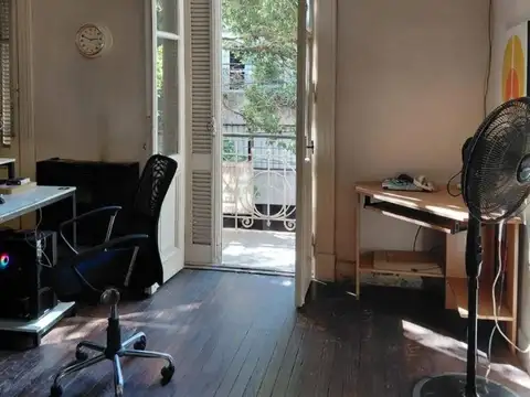 Casa 10 ambientes con 2 baños