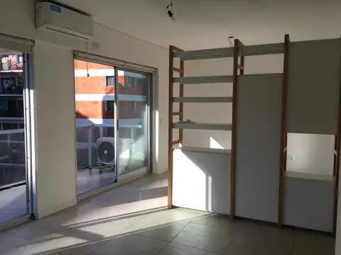 Excelente Loft divisible de categoría   Solarium, SUM y Laundry !