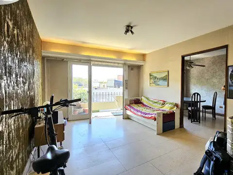 Departamento de 4 ambientes con balcón  P.Patricios