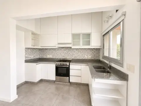 Casa  en Alquiler en San Ramiro, Pilar del Este, Pilar
