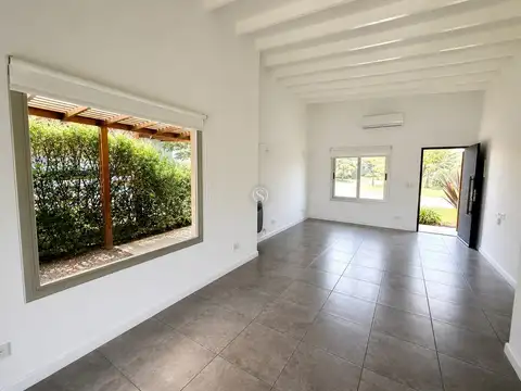 Casa en Alquiler en Pilar del Este - San Ramiro, USD 1.300