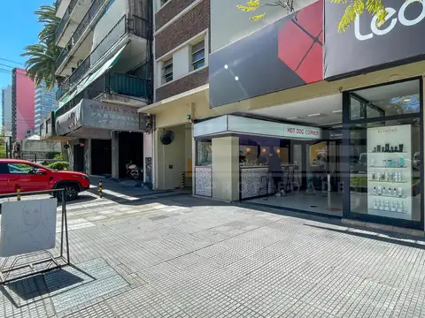 Av del Libertador entre Corrientes y Uribelarrea al 2300