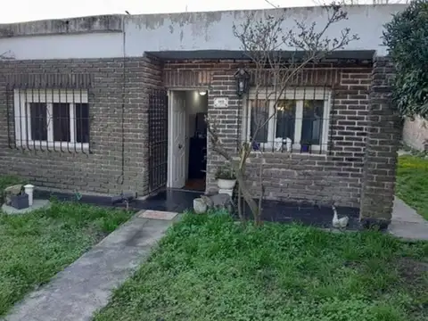 Casa 3 ambientes con 1 baño
