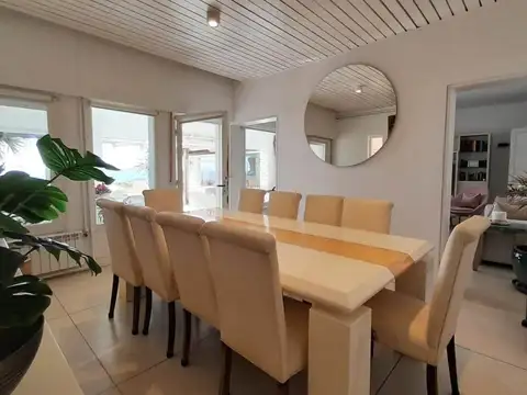 Casa 7 ambientes con 5 baños