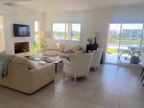 Casa en Venta en Puertos - Acacias, USD 400.000