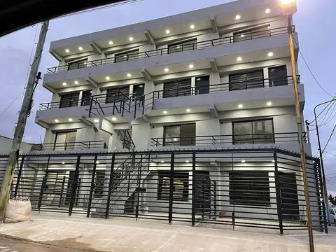 Departamento de 3 ambientes en muy buen estado - Ezpeleta Este