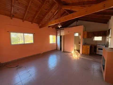 Casa 4 ambientes con 2 baños
