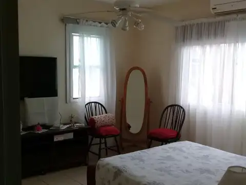 BARRIO EL ATARDECER CASA DE 4 AMB CON PISCINA