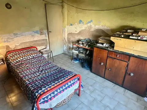 CASA 4 AMBIENTES, MORON, PERMUTA