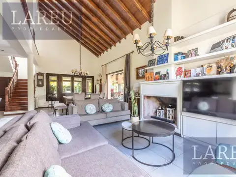Casa 5 ambientes con 2 baños