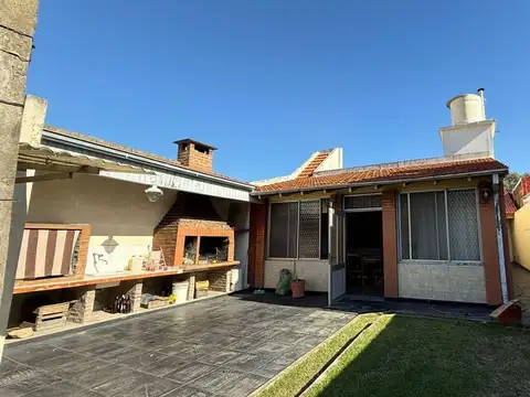 CASA EN VENTA 8,66X50 CN/COCHERA Y TERRAZA