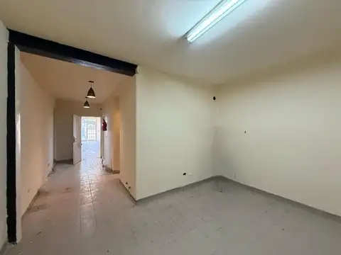 Alquiler de Local en dos Plantas con Sótano.