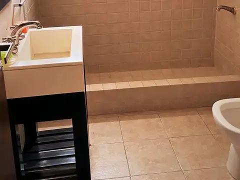 CASA 5 AMBIENTES LA CESARINA ESCUCHA OFERTA