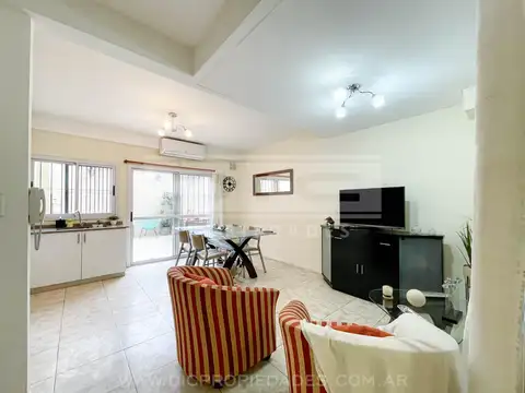 Casa 4 ambientes con 2 baños