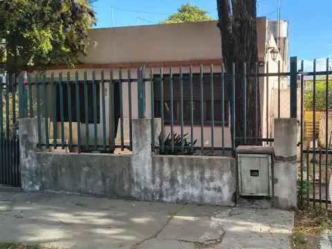 Venta Casa 2dor gas baño cocina living comedor lavadero jardin partio terraza cochera