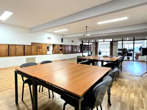 Oficina 5 ambientes con 2 baños