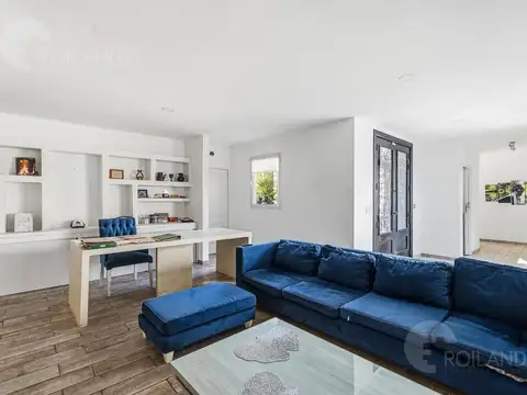 Casa en Venta con 4 cocheras