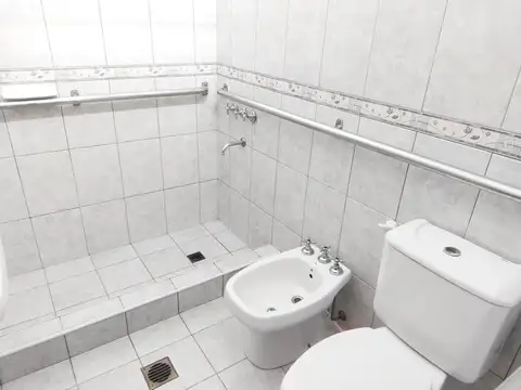 Casa en Alquiler con 1 cochera
