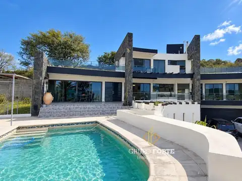 Casa en Venta con 5 cocheras