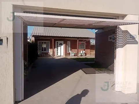 Casa en Venta con 2 cocheras