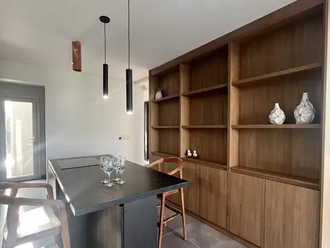 Casa 5 ambientes con 3 baños