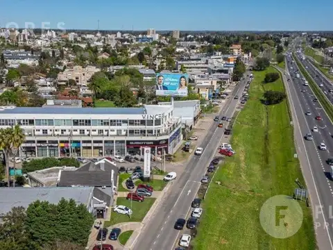 Complejo Comercial Vincere, Colectora Oeste Ramal Pilar