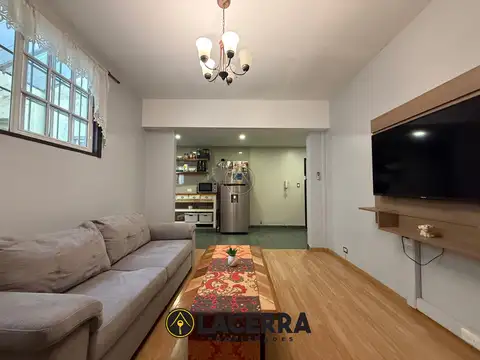 Venta de PH 2 ambientes c/ terraza propia en Villa Ballester (Centro)