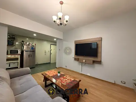 Venta de PH 2 ambientes c/ terraza propia en Villa Ballester (Centro)
