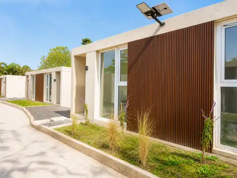 CASA EN VENTA EN COMPLEJO CERRADO "BRUK"