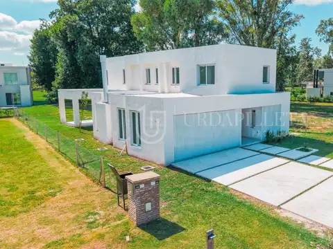 Casa 7 ambientes con 4 baños