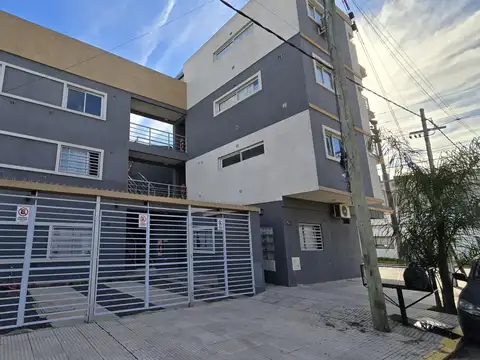 DEPARTAMENTO 2 AMBIENTES CON PATIO y COCHERA OPCIONAL