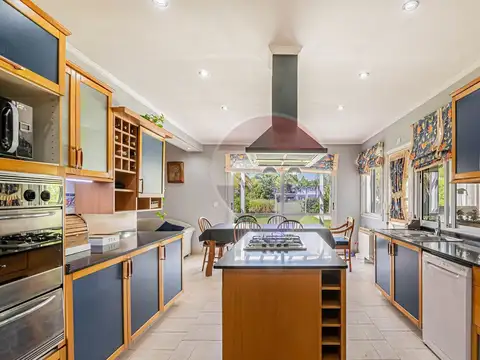 Casa en Venta en Abril Club De Campo, USD 820.000