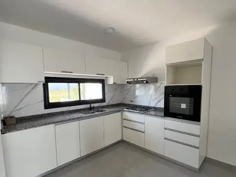 Casa 3 ambientes con 2 baños