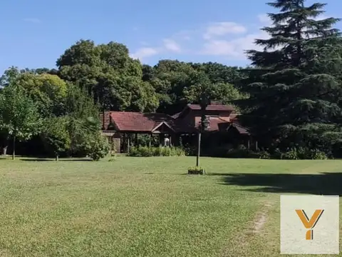 Casa en venta - 4 Dormitorios 2 Baños - 14.492Mts2 - Chascomús