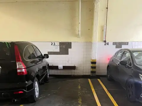 Cochera fija en venta  Barracas a 1 cuadra de M de Oca..