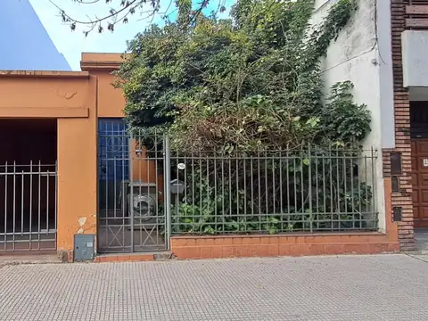 VENTA CASA LOTE PROPIO A REFACCIONAR V DEL PARQUE