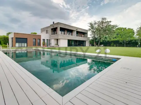 Casa de categoría en venta en Greenville Polo & Resort – 7 ambientes sobre tripl