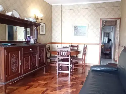 2 ambientes con dependencia a la calle con balcon  lavadero