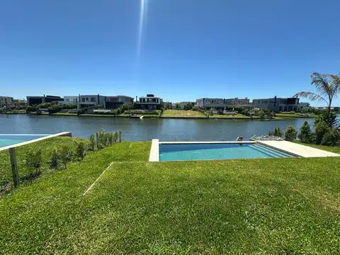 Casa en Venta al agua en Carpinchos
