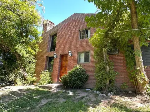 Casa exclusiva con bajada al río en Country Ubajay