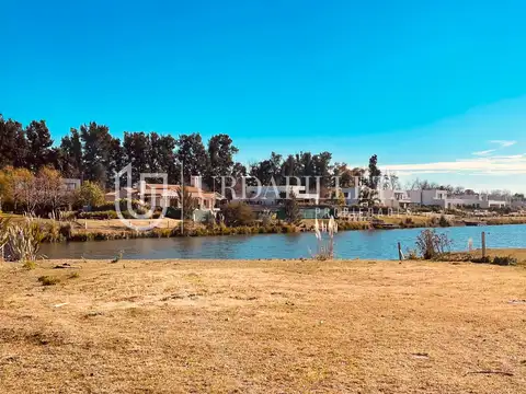 Lote en venta con vista a la laguna en Pilará- La Calesa