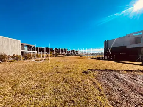 Lote con vista a laguna en La Calesa