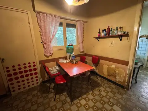 Casa 5 ambientes con 2 baños